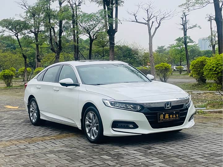 Фото 3 - Honda Accord