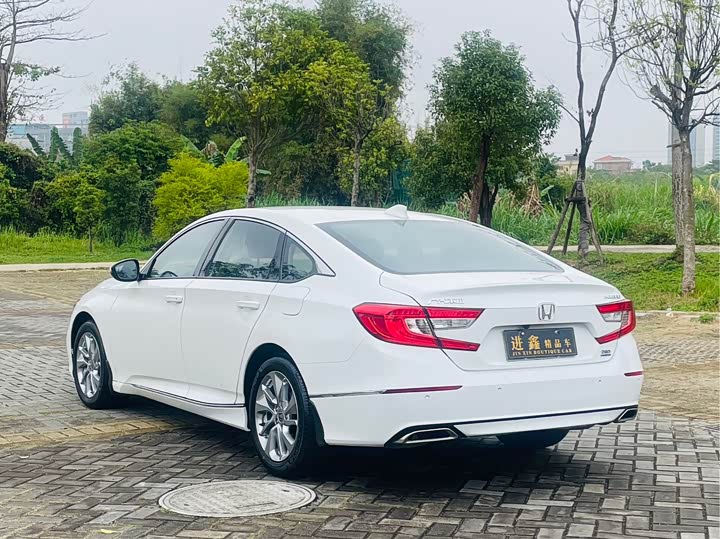 Фото 6 - Honda Accord