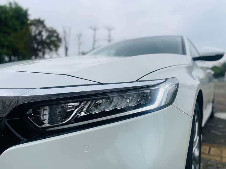 Фото 8 - Honda Accord