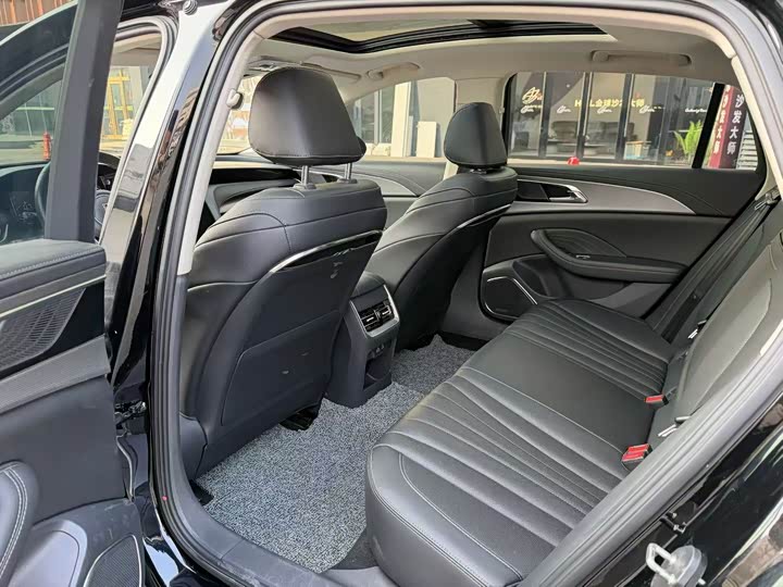 Zdjęcie 8 - Hongqi H5