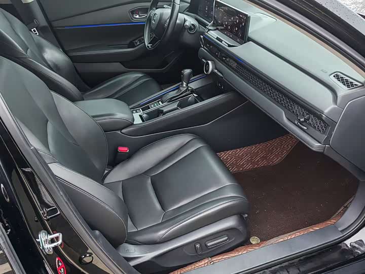 Фото 8 - Honda Accord