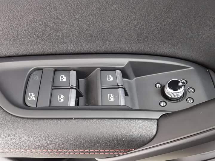 Фото 9 - Audi Q5L