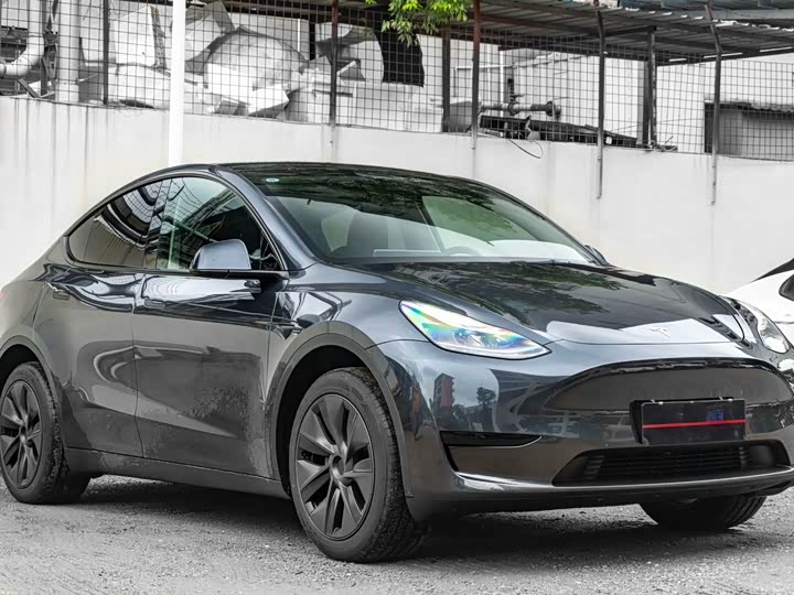 Zdjęcie 4 - Tesla Model Y
