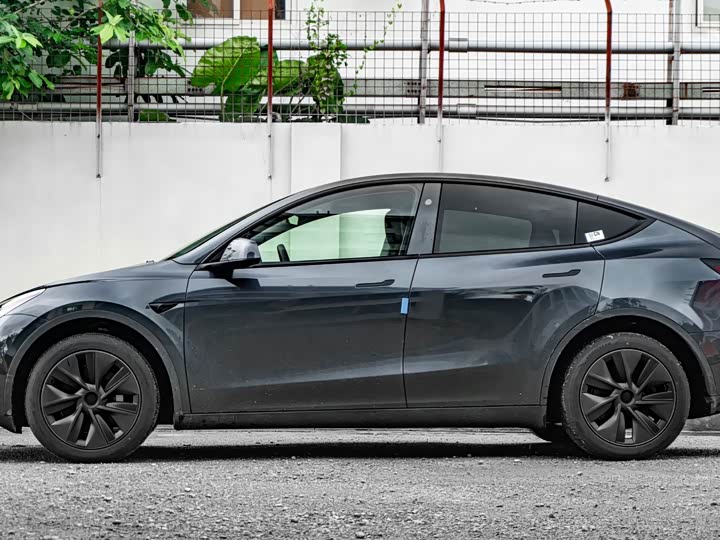 Zdjęcie 8 - Tesla Model Y