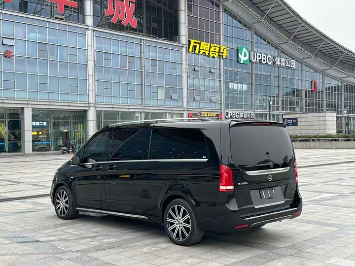 Фото 4 - Mercedes-Benz V-Class