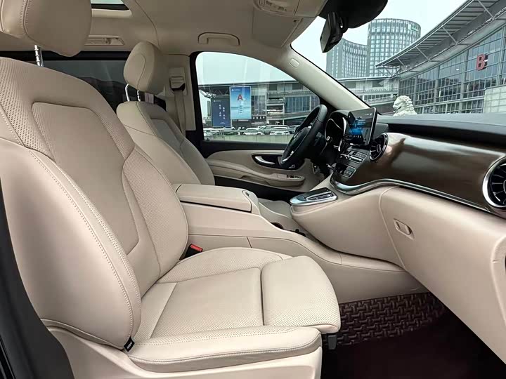 Фото 7 - Mercedes-Benz V-Class