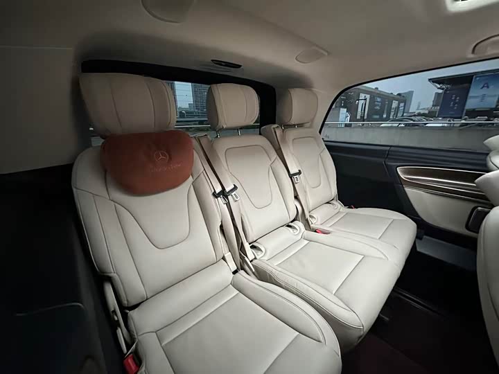 Фото 9 - Mercedes-Benz V-Class