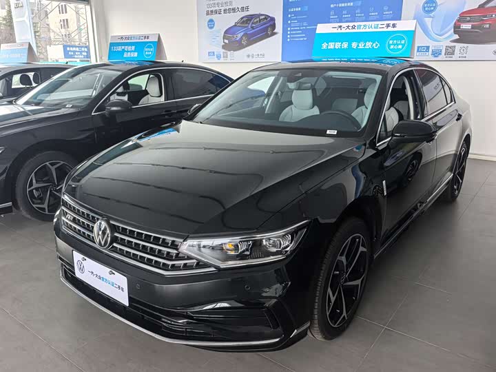 Фото 1 - Volkswagen Magotan