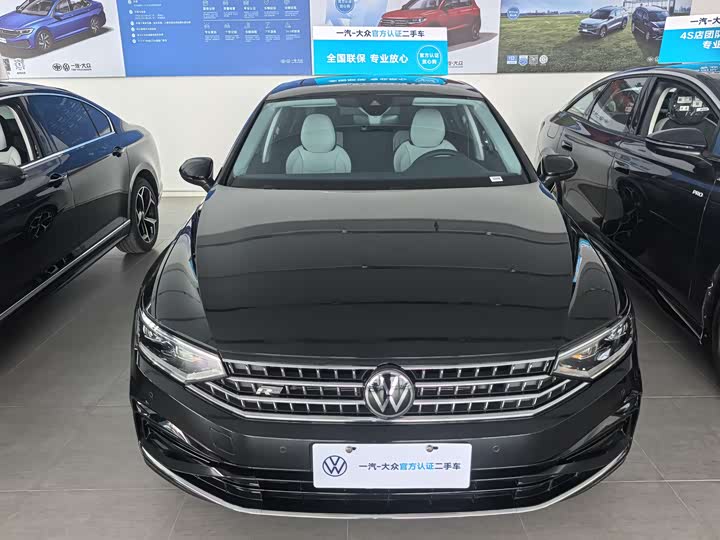 Фото 2 - Volkswagen Magotan