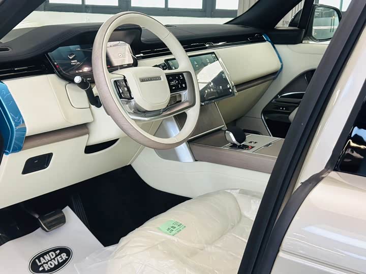 Land Rover Range Rover 2026 2026款 3.0 L6 400PS AB长轴版