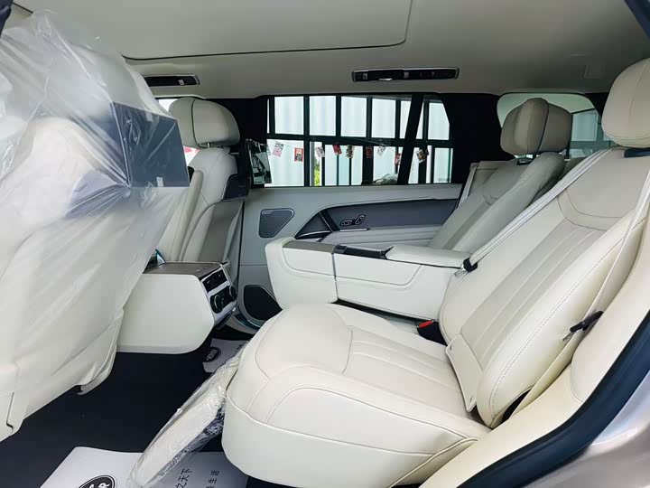 Land Rover Range Rover 2026 2026款 3.0 L6 400PS AB长轴版