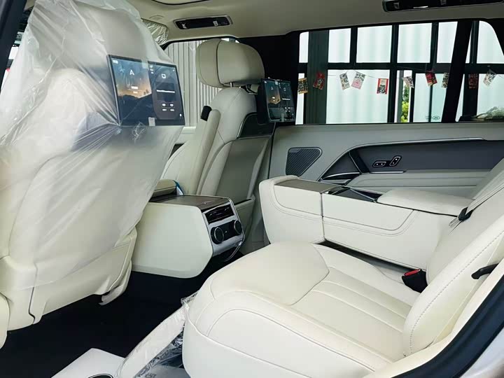 Land Rover Range Rover 2026 2026款 3.0 L6 400PS AB长轴版