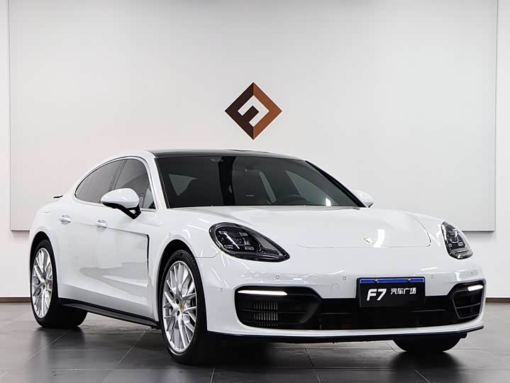 Фото 3 - Porsche Panamera