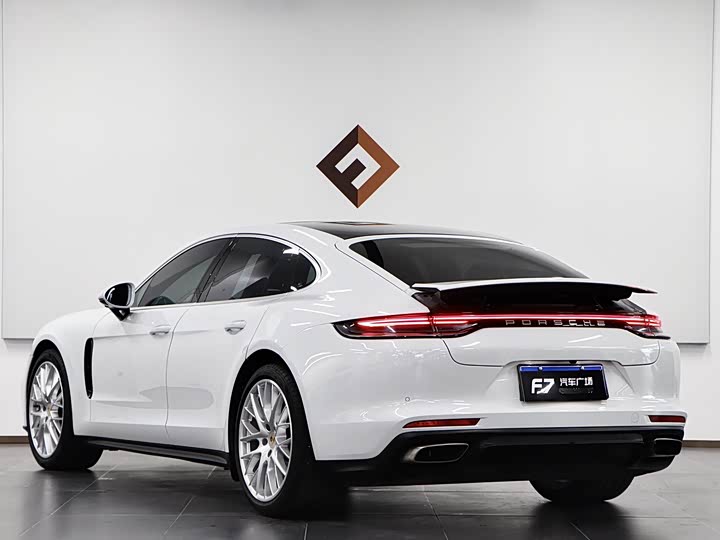 Фото 4 - Porsche Panamera