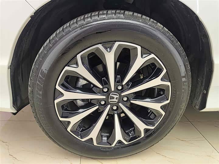 Фото 8 - Honda UR-V
