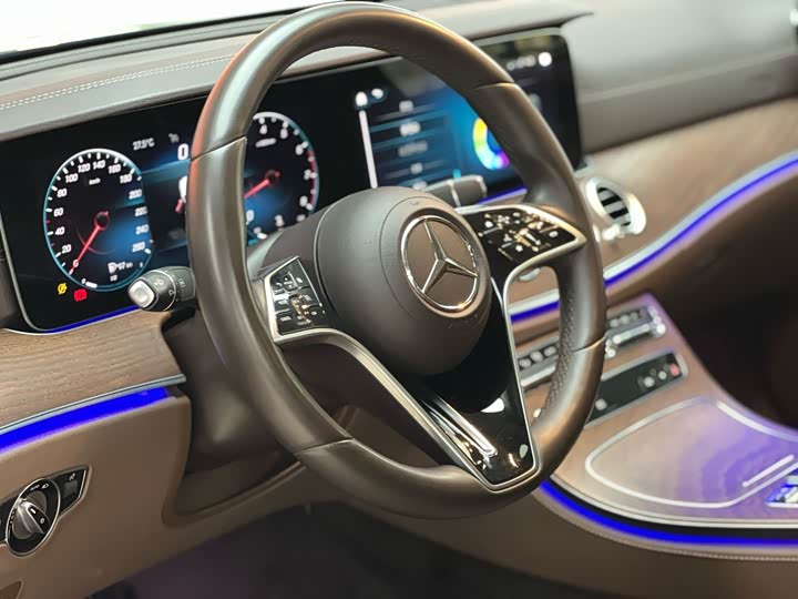 Фото 7 - Mercedes-Benz E-Class