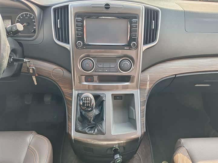 Dongfeng Forthing Lingzhi Plus 2021 2021款 2.0L 手动豪华型 7座
