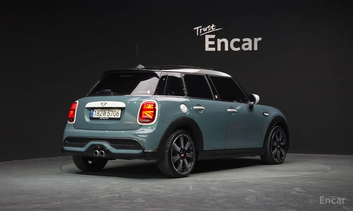 Photo 2 - Mini Cooper