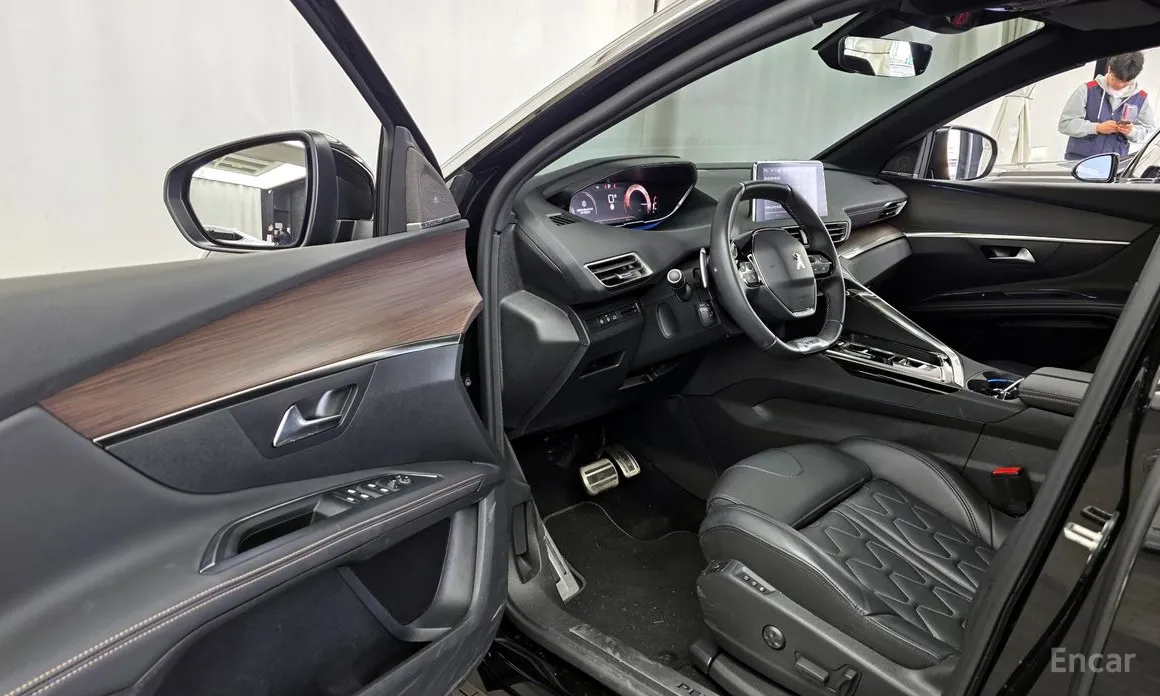 Фото 10 - Peugeot 5008