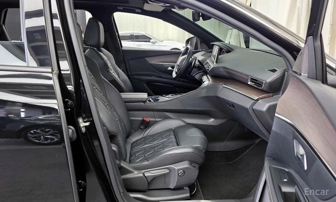 Фото 11 - Peugeot 5008
