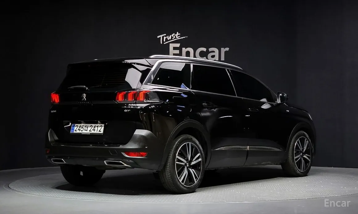 Фото 2 - Peugeot 5008