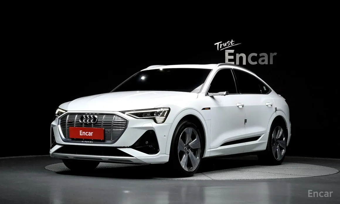 Фото 1 - Audi e-tron