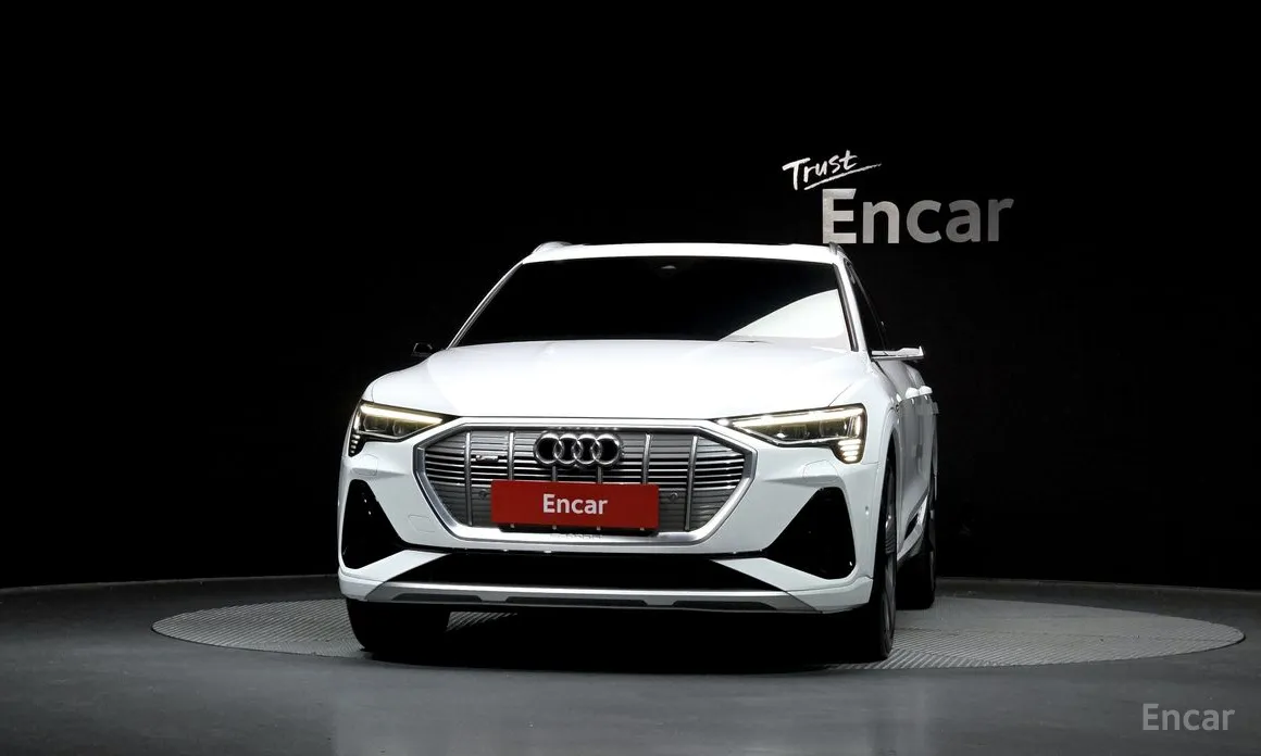 Фото 3 - Audi e-tron