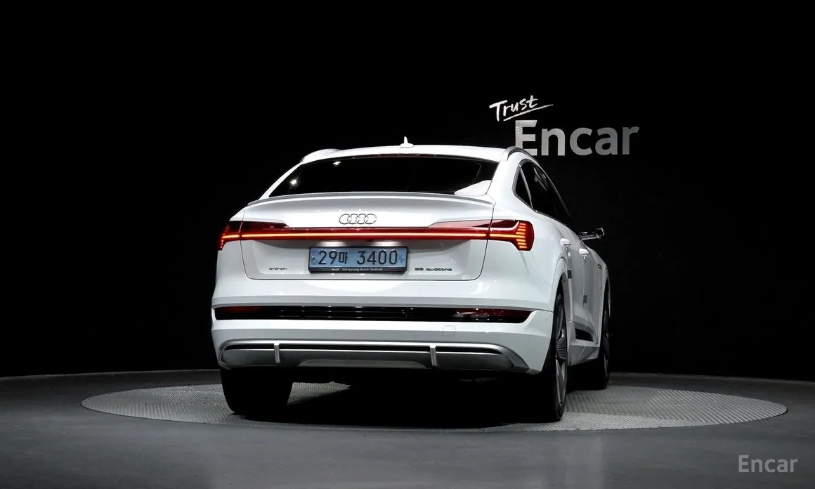 Фото 4 - Audi e-tron