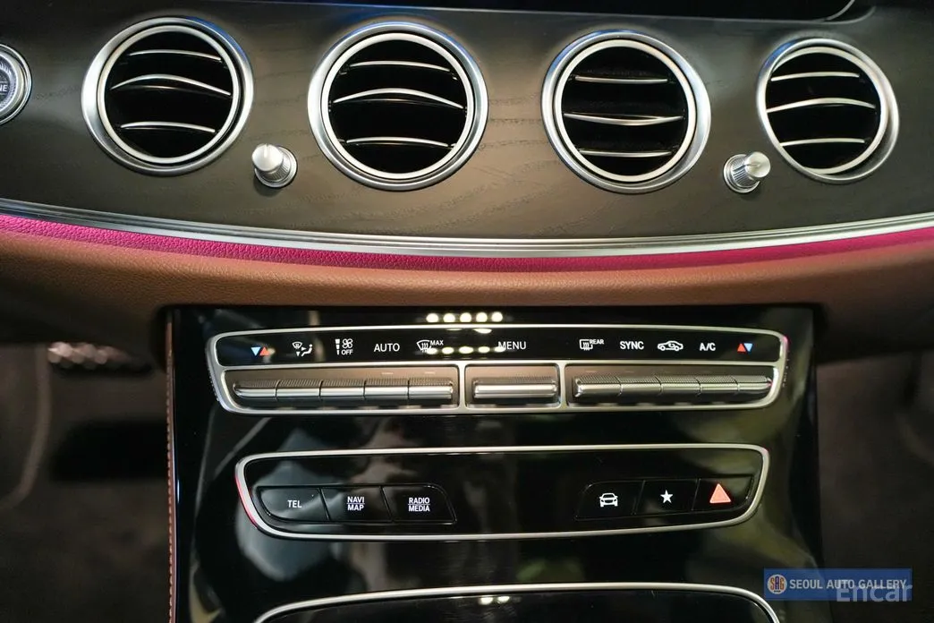 Фото 12 - Mercedes-Benz E-Class