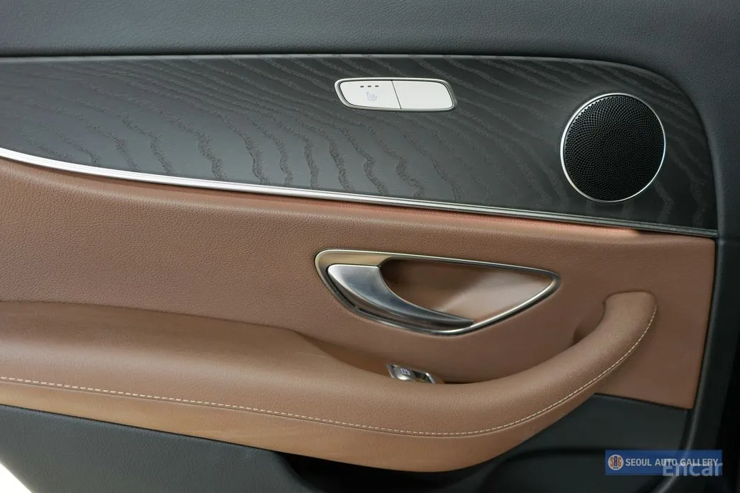 Фото 20 - Mercedes-Benz E-Class