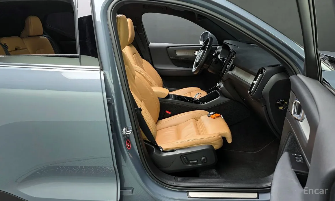 Фото 10 - Volvo XC40