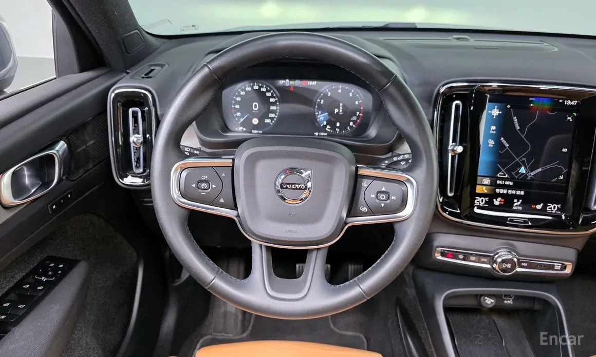 Фото 13 - Volvo XC40