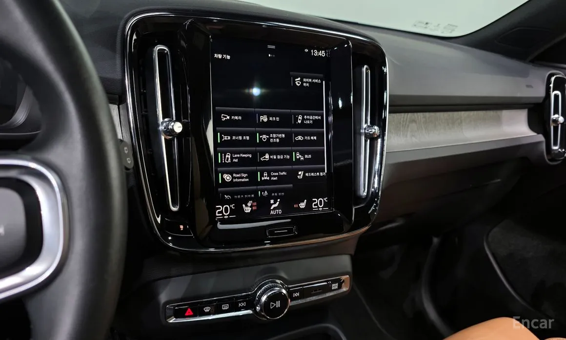 Фото 14 - Volvo XC40