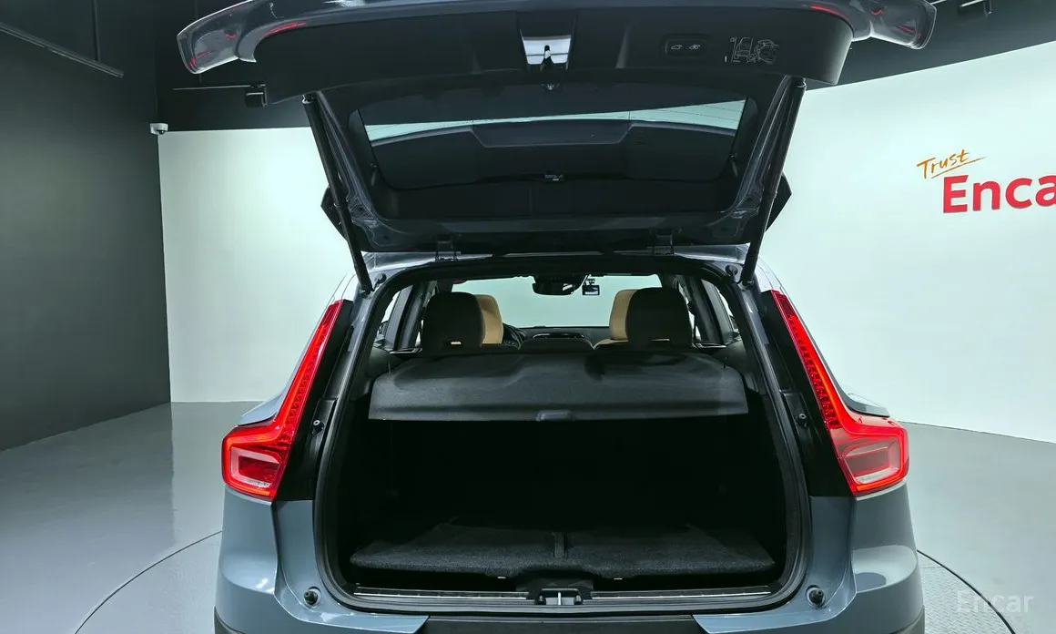 Фото 20 - Volvo XC40