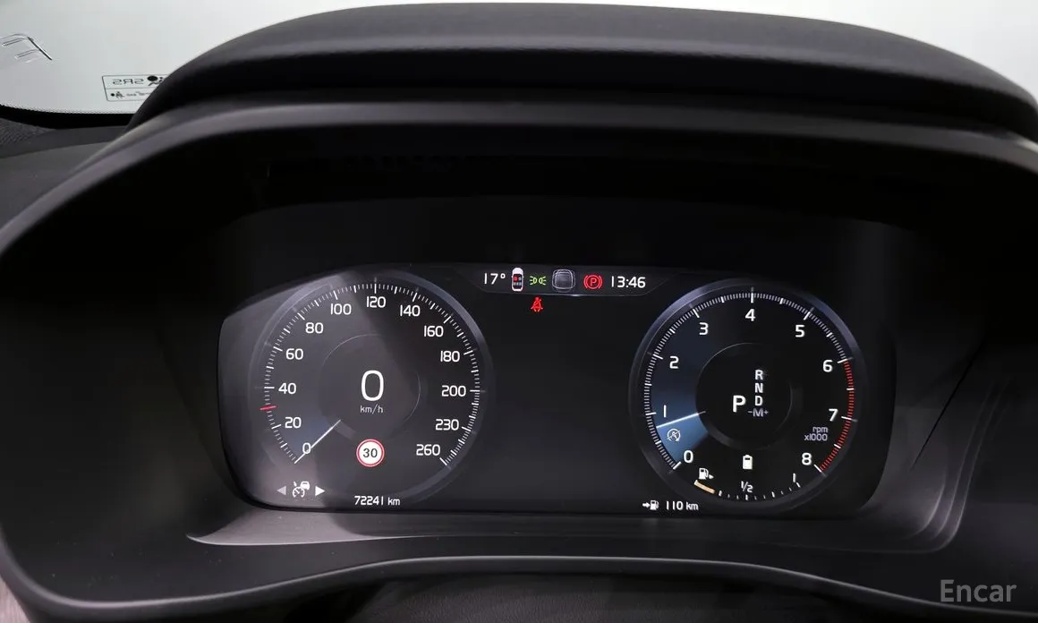 Фото 8 - Volvo XC40
