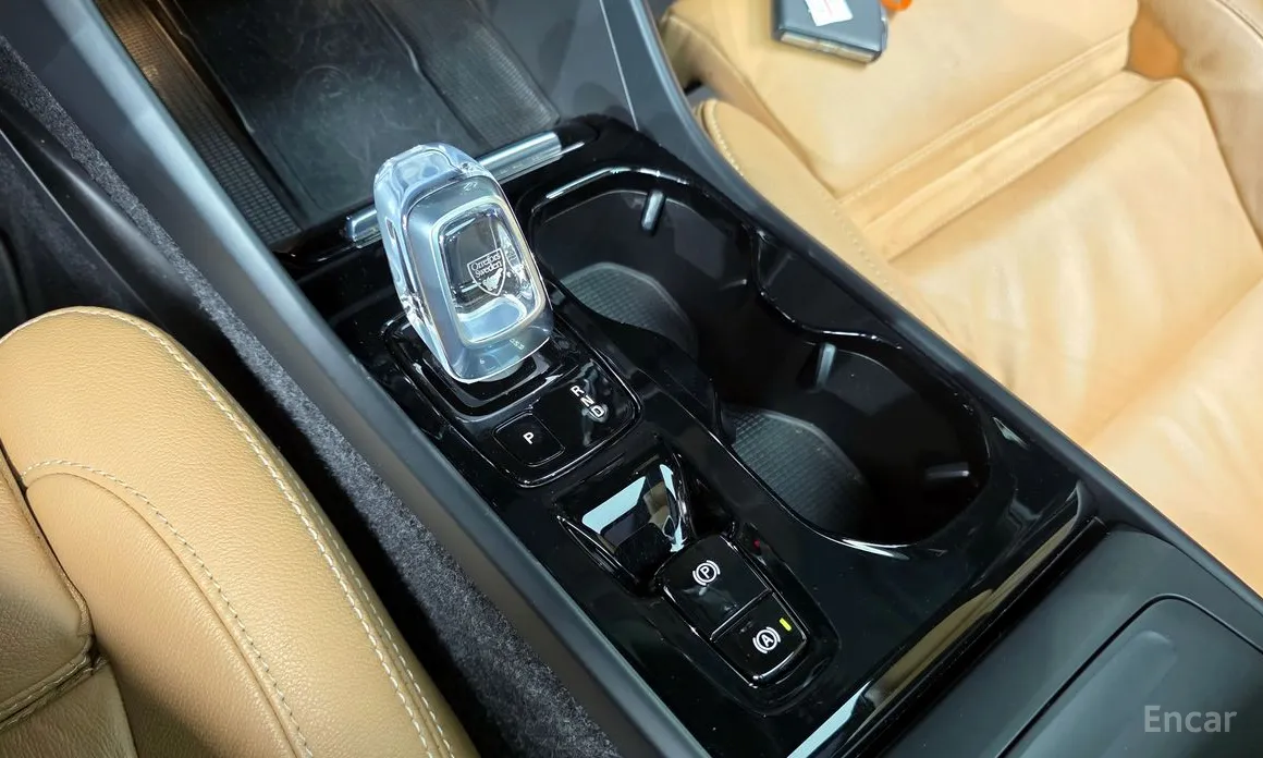 Фото 9 - Volvo XC40