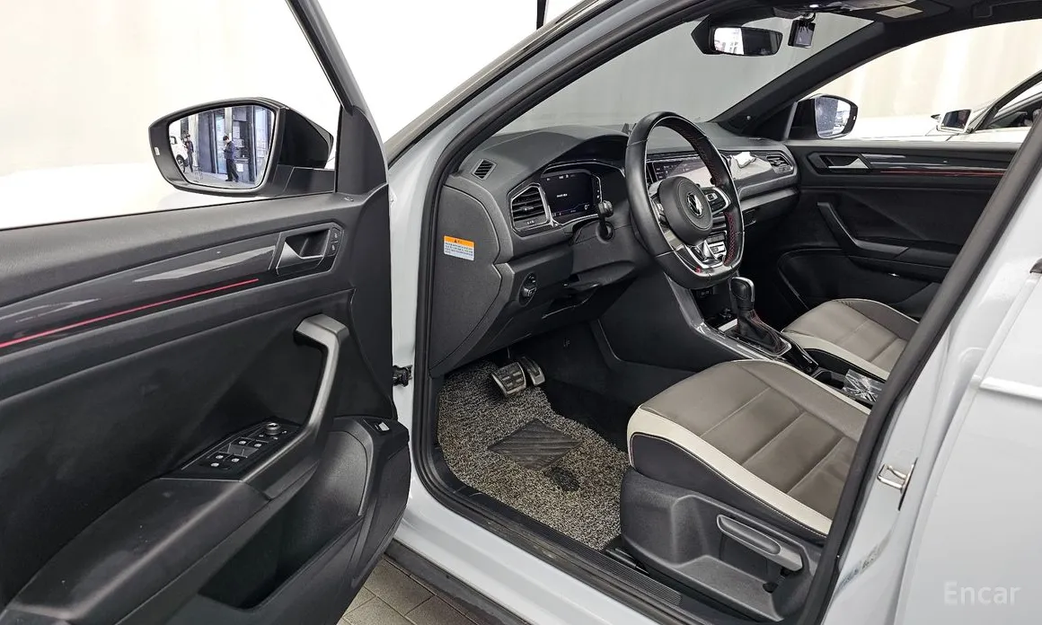 Фото 10 - Volkswagen T-Roc