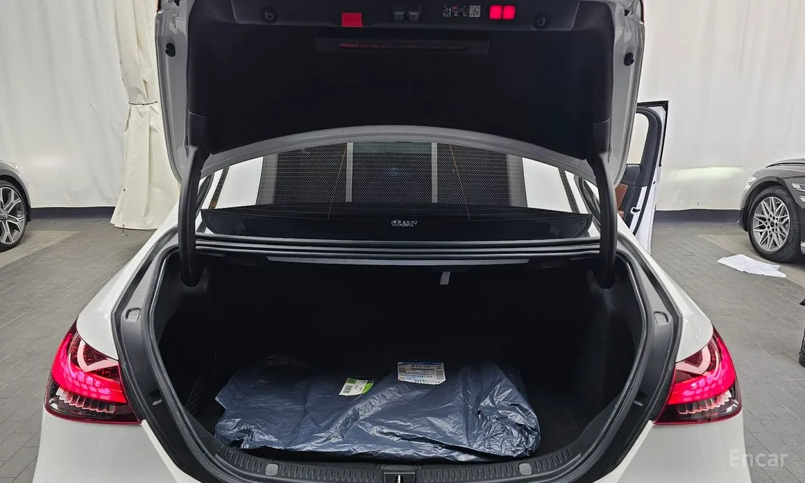 Фото 20 - Mercedes-Benz E-Class