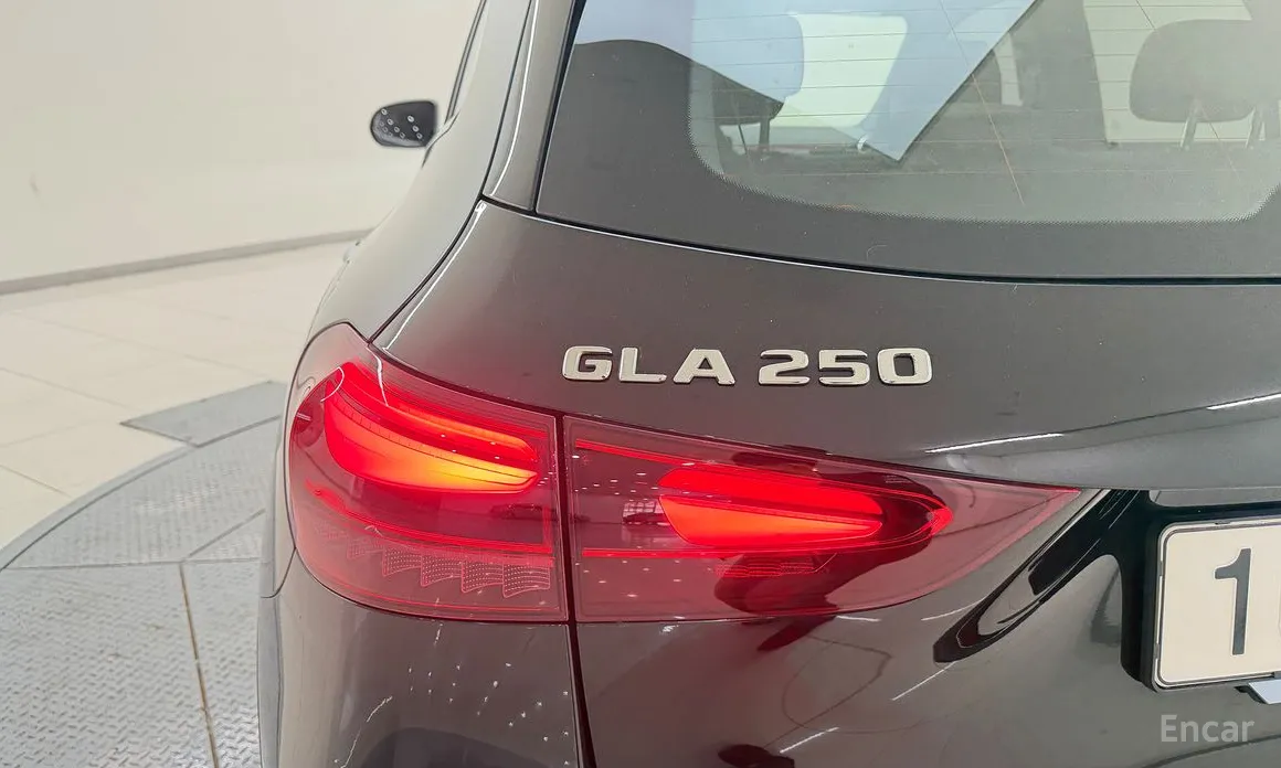Фото 11 - Mercedes-Benz GLA-Class