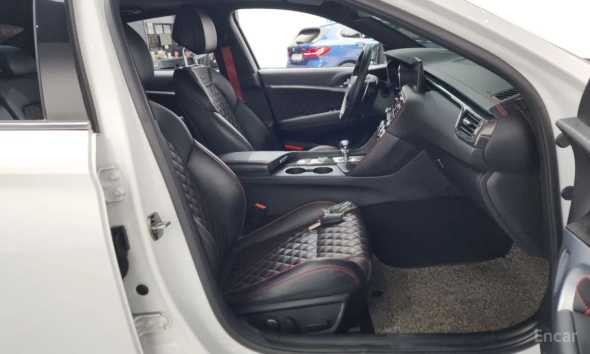 Photo 11 - Genesis G70