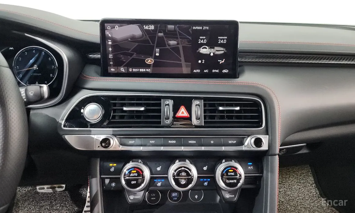 Photo 14 - Genesis G70