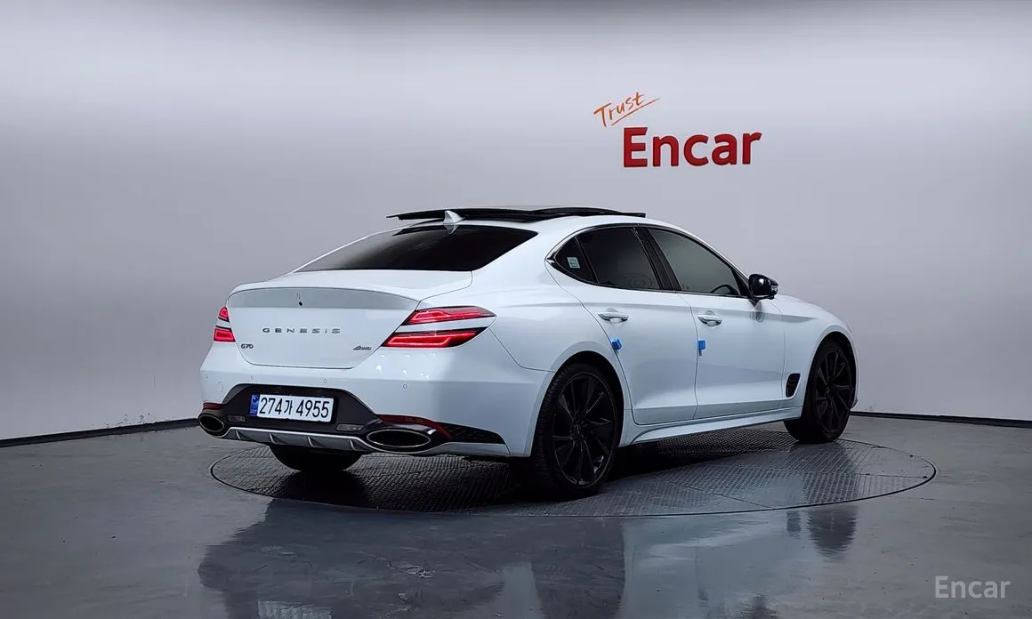Photo 2 - Genesis G70