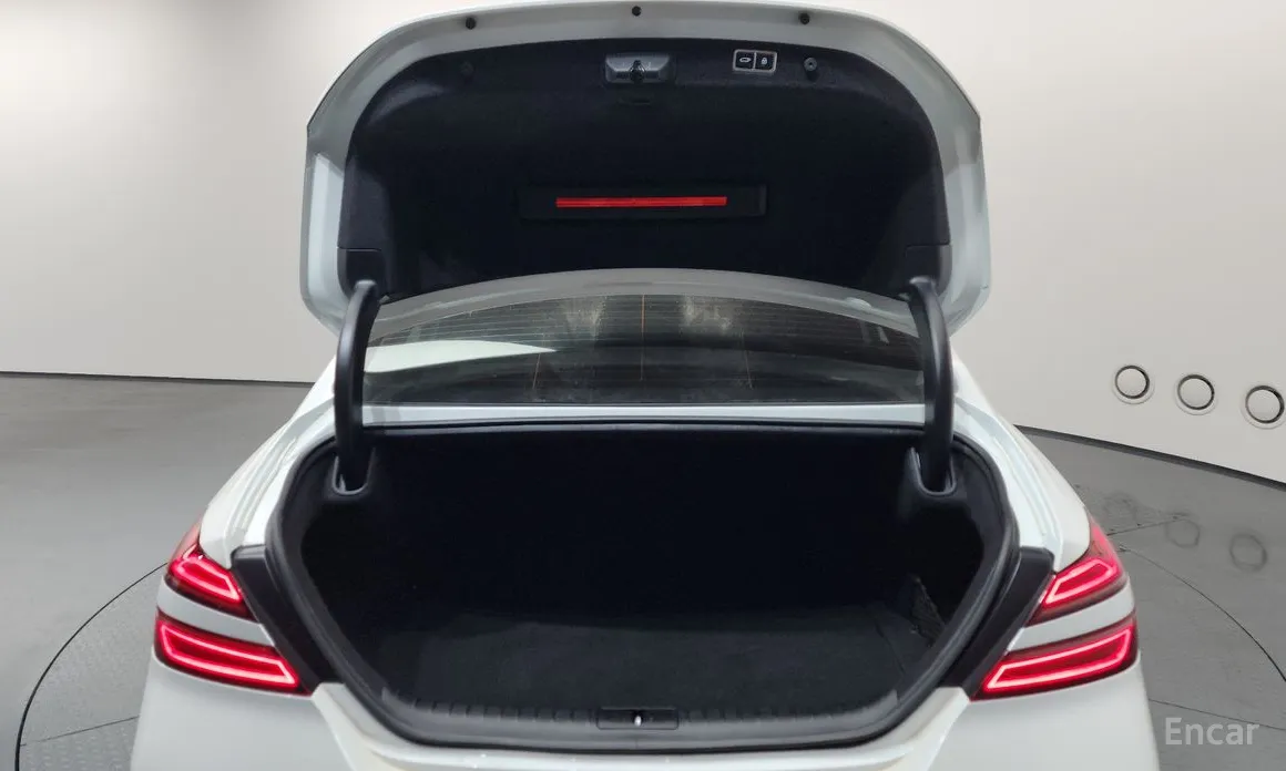 Photo 20 - Genesis G70