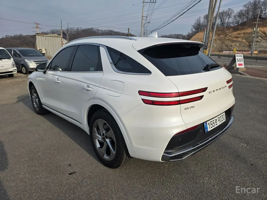Фото 7 - Genesis GV70