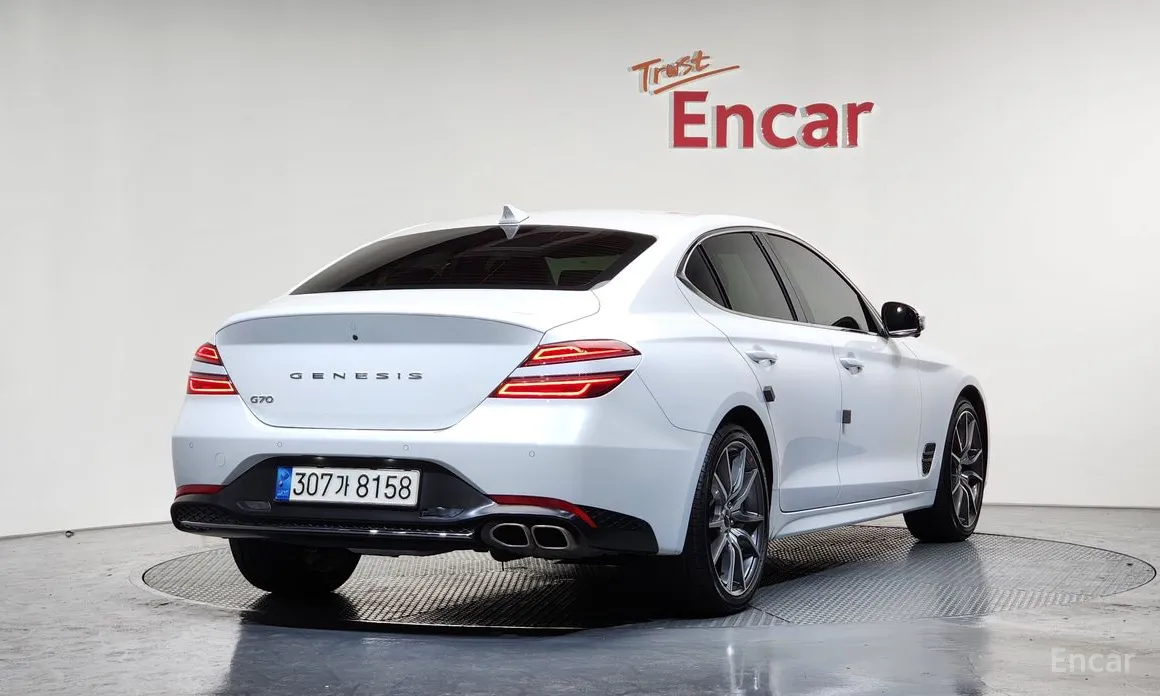 Photo 2 - Genesis G70
