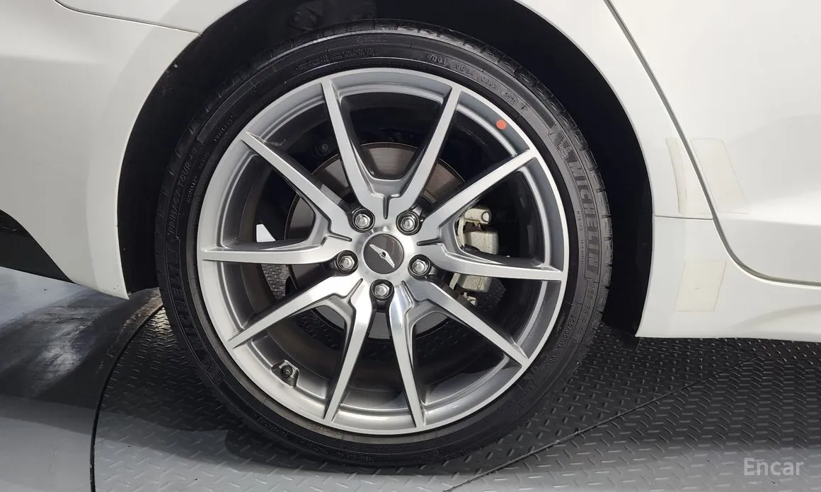 Photo 5 - Genesis G70