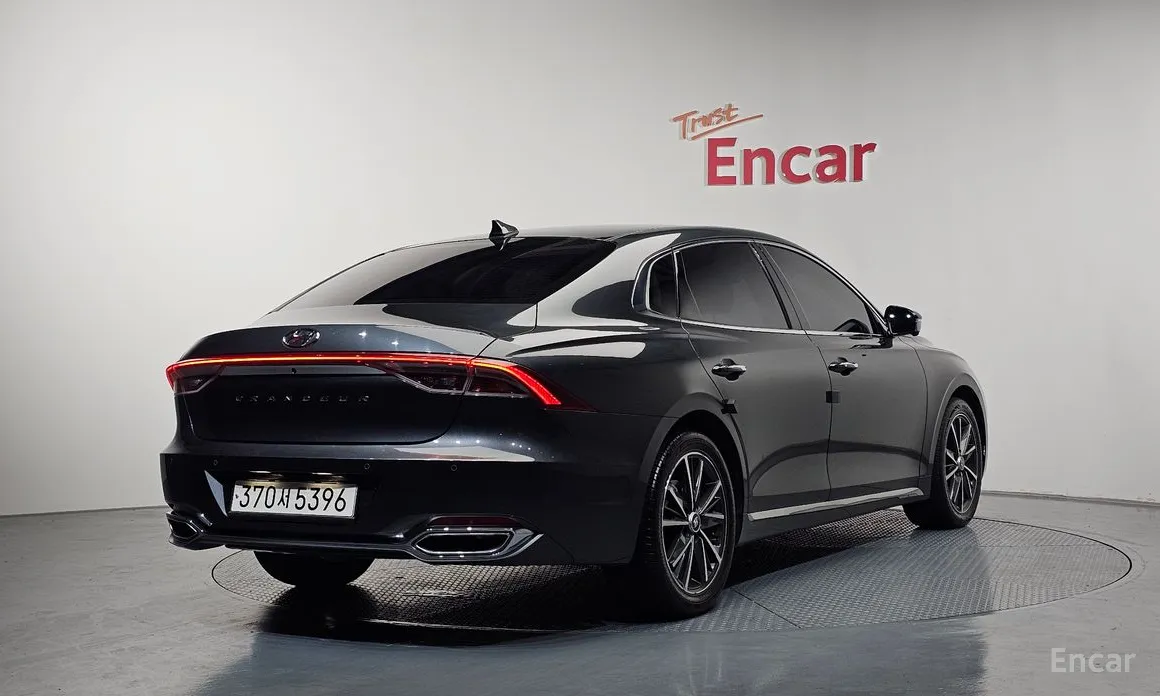 Фото 2 - Hyundai Grandeur