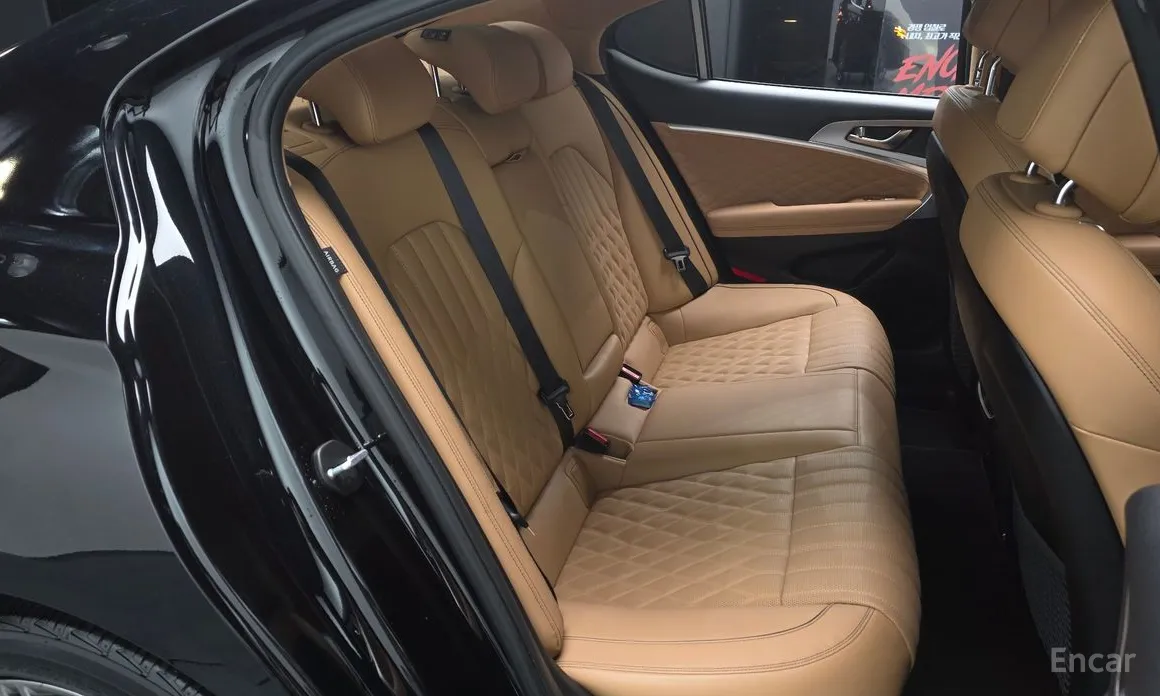 Photo 11 - Genesis G70