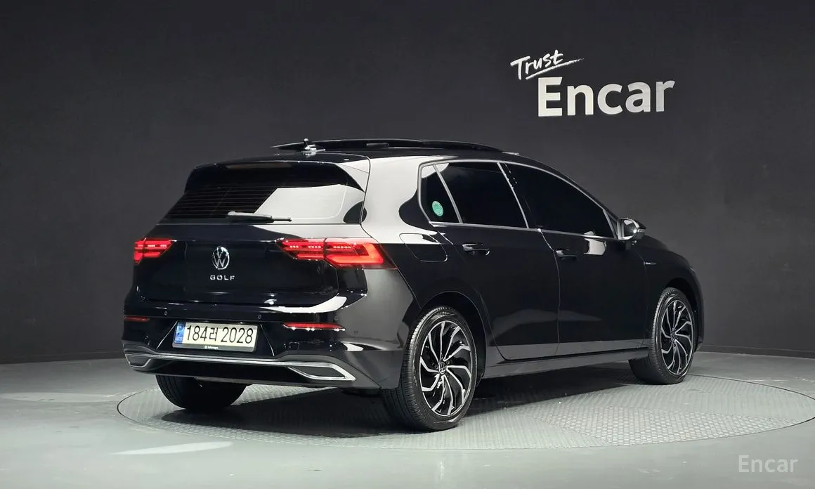 Фото 2 - Volkswagen Golf