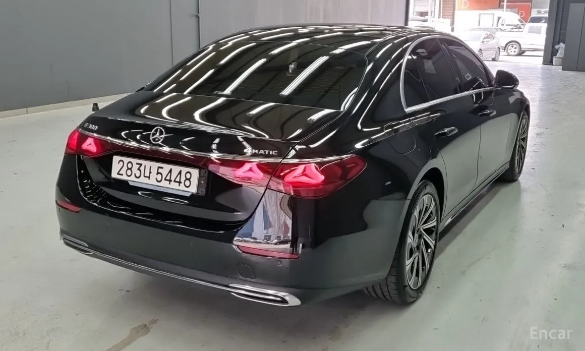 Mercedes-Benz E-Class 2024 E300 4MATIC Exclusive